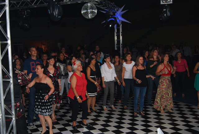 APCEF/SP  Associados relembram os anos 70 e 80 na festa Túnel do Tempo -  APCEF/SP