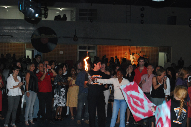 APCEF/SP  Associados relembram os anos 70 e 80 na festa Túnel do Tempo -  APCEF/SP