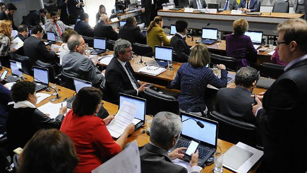 Reforma trabalhista segue para votação no plenário