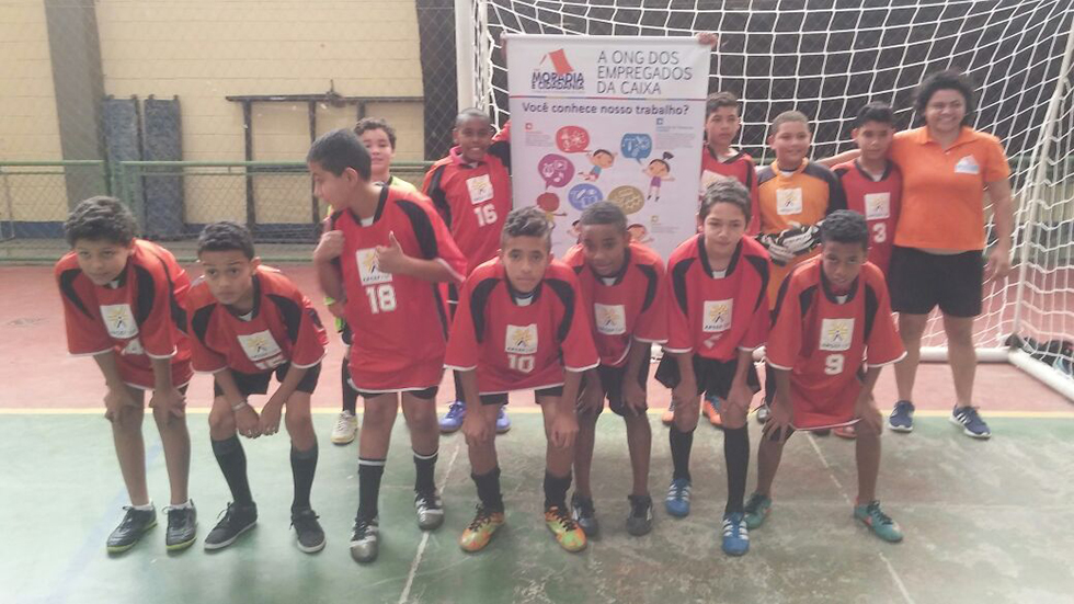 Crianças da ONG participam de torneio de futsal