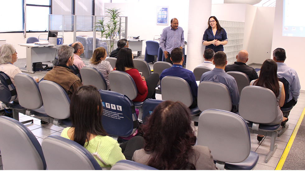 Empregados usam pontos do Mundo Caixa em Colônia