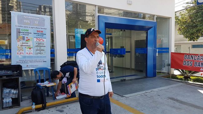 APCEF/SP realiza ato em agência que será fechada