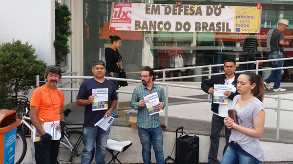 Sindicato dos Bancários do ABC promove atividade em defesa dos bancos públicos em São Bernardo