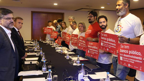 Empregados da Caixa querem garantias