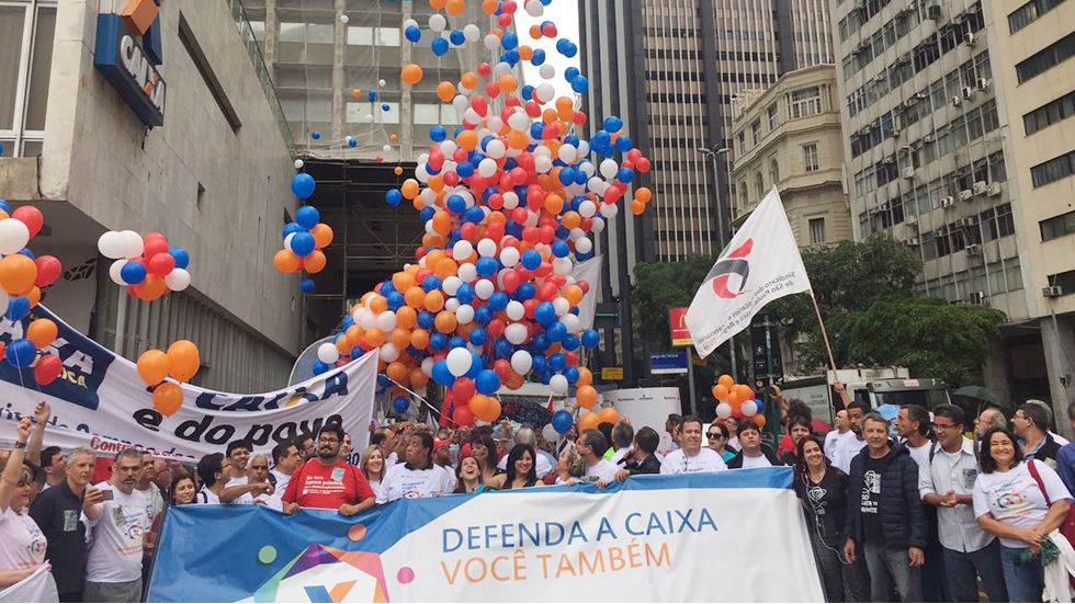 Campanha “Defenda a Caixa você também” é lançada durante ato