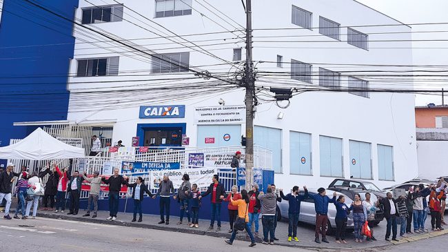 Comunidade do Jardim Camargo Novo luta pela permanência de agência da Caixa