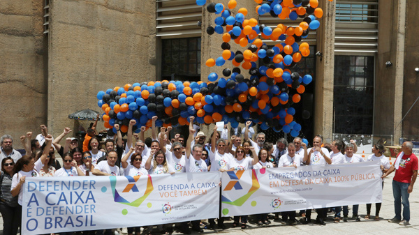 Ato na Matriz mobiliza empregados em defesa da Caixa