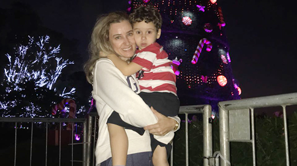 Empregada da Caixa ganha na Justiça jornada reduzida para cuidar do filho com autismo