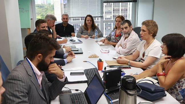 Eleitos entregam carta de repúdio sobre Saúde Caixa