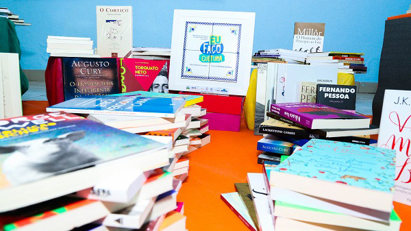 Biblioteca Renovada contribui com acervo de duas instituições em Rondônia