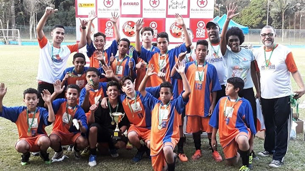 Equipe da ONG Moradia e Cidadania vence a Copa Decisão de Futebol