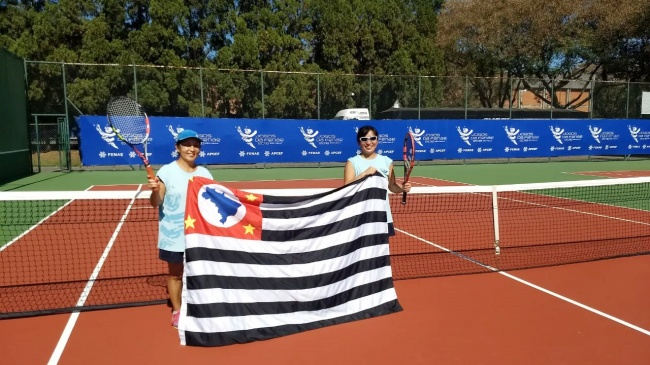 Duplas de São Paulo são bronze no tênis de quadra