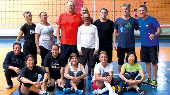 Participe dos treinos de vôlei misto no clube da APCEF/SP