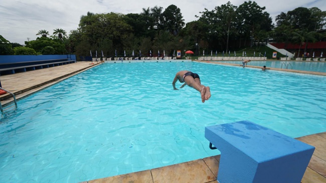 Piscinas e restaurante do clube serão reabertos dia 29 de setembro