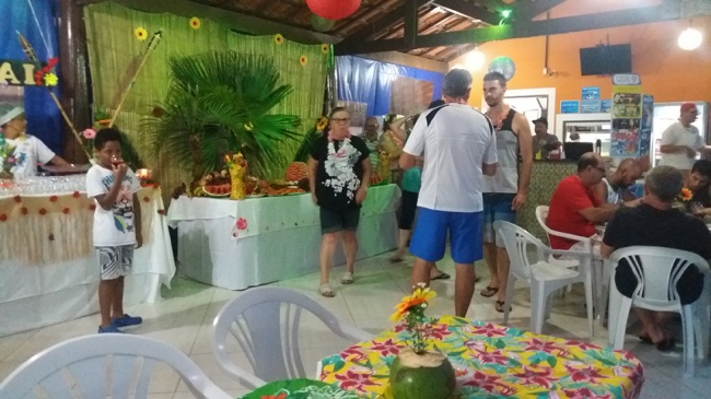 Colônia de Suarão faz Festa do Havaí com decoração especial