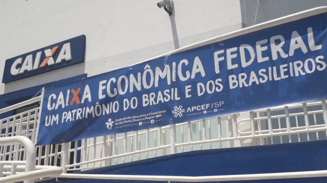 Empregados da Caixa defendem bancos públicos