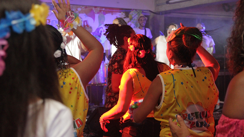 Samba de Rainha agita Baile de Carnaval da APCEF/SP. ‘Bora?