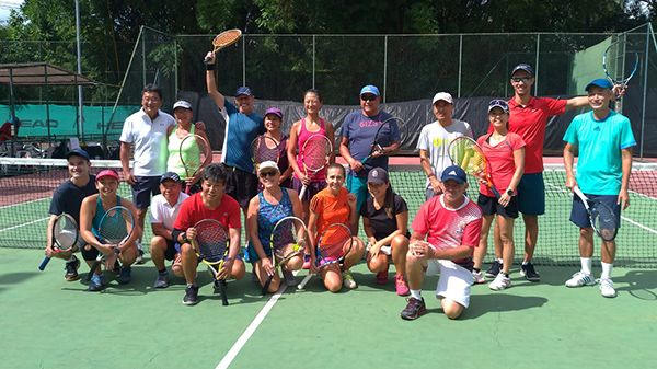 Torneio de tênis de casais tem sua primeira etapa