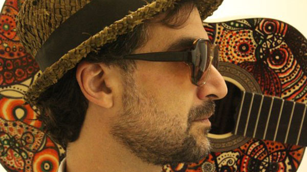 Kleber Albuquerque faz apresentação intimista no Espaço Conviver