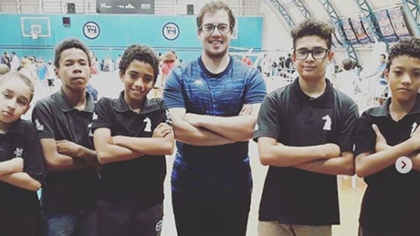 APCEF/SP e ONG levam crianças para Campeonato de Xadrez