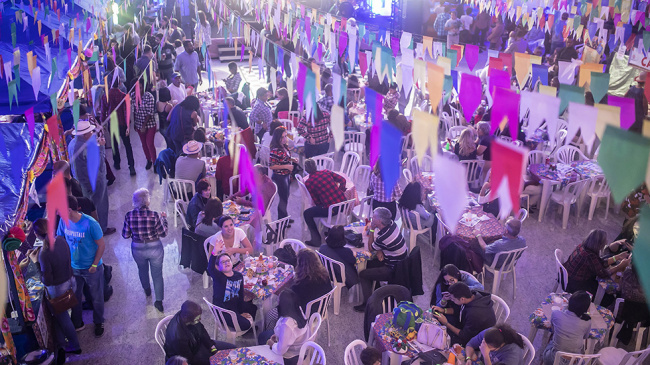 Associados divertem-se no arraiá da APCEF/SP, no clube