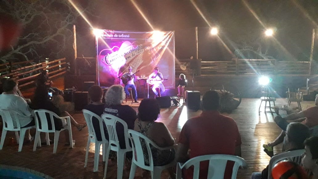Associados aproveitam a Colônia de Avaré ao som da viola caipira