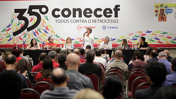 Conecef: “Este congresso tem cheiro de resistência”, afirmou Erika Kokay