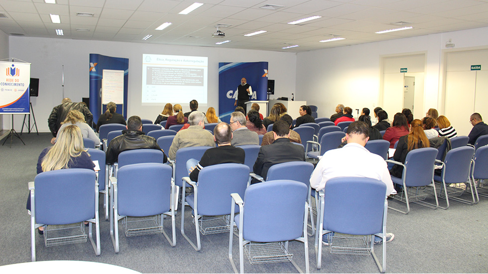 Associado faz curso de CPA-20 e é aprovado em certificação