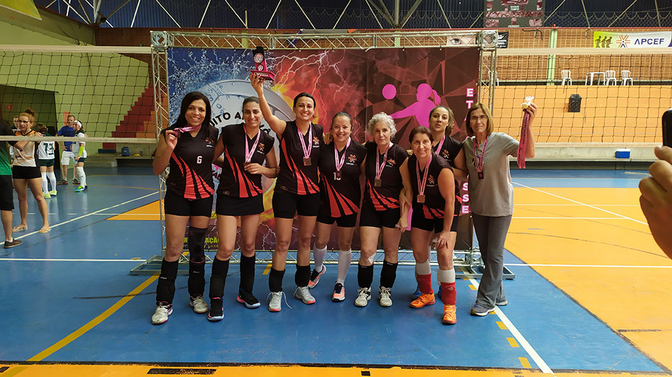 Equipe feminina de vôlei da APCEF/SP conquista 4º lugar