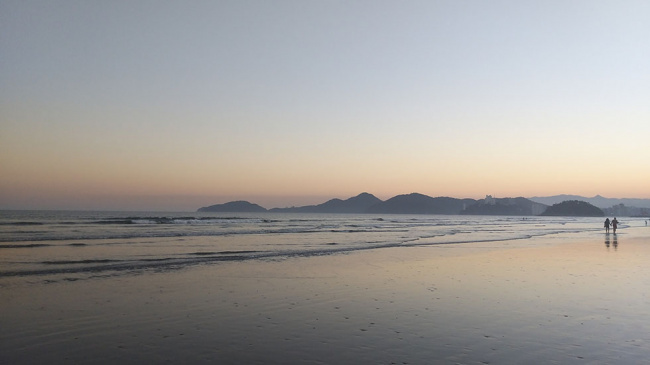 A temperatura vai subir no feriado: aproveite a praia