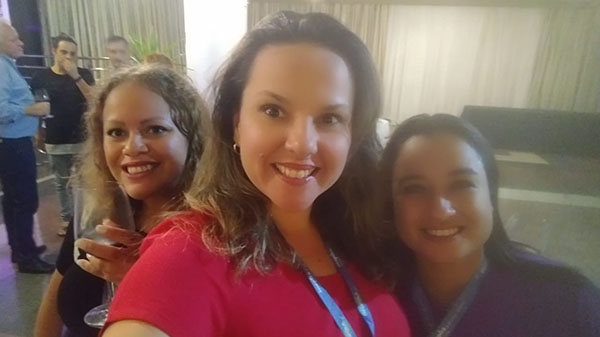 Fenae 360° sorteia prêmios. Associada da APCEF/SP ganha!