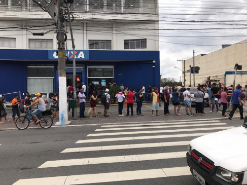 Caixa paga PLR e abono único nesta segunda-feira (14)