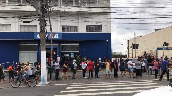 Caixa paga PLR e abono único nesta segunda-feira (14)