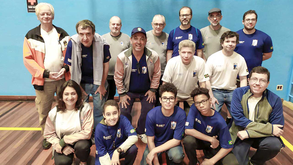 Enxadristras participam de torneio da Federação