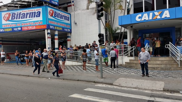 Empregados relatam preocupação com aglomeração nas unidades