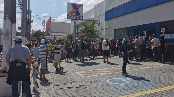 De forma arbitrária, Caixa decide abrir nos feriados e ao sábado em tempos de quarentena