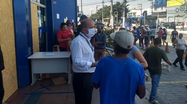 Direção da Caixa pede para tirar fotos das filas de hora em hora