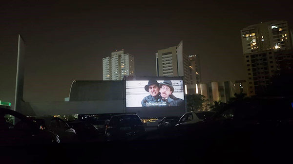 Associadas recomendam a experiência no Cine Drive-in oferecida pela Apcef/SP