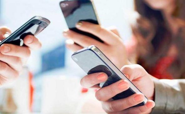 Em normativo, Caixa pretende responsabilizar empregados por mau humor e uso de celular