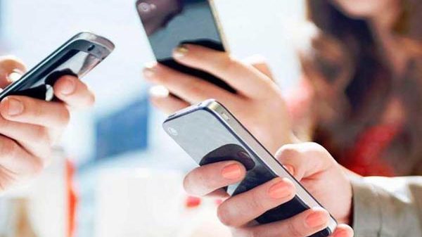 Em normativo, Caixa pretende responsabilizar empregados por mau humor e uso de celular