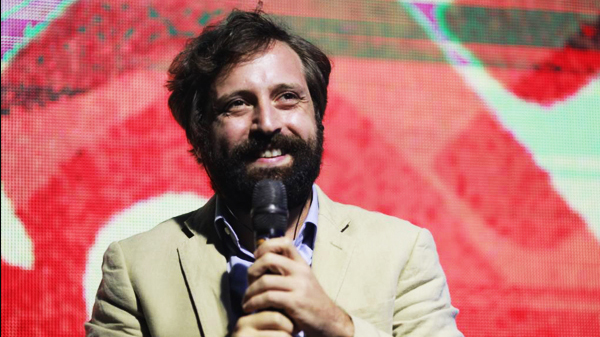 “Empregados da Caixa salvaram o Brasil”, diz Gregório Duvivier