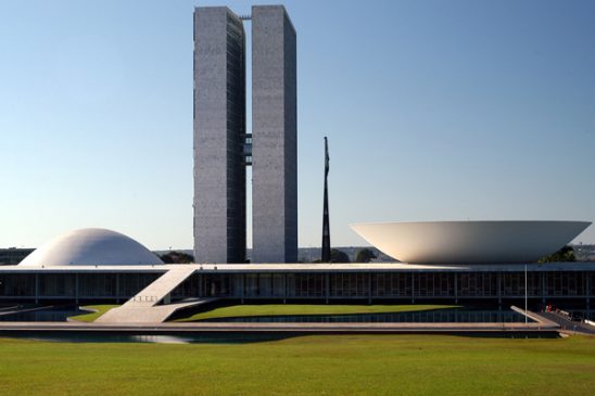 Fenae e Contraf solicitam ao presidente do Senado celeridade no PL que inclui bancários como prioridade na vacinação