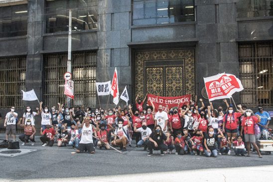 Agência Sé é palco de ato em defesa do auxílio emergencial