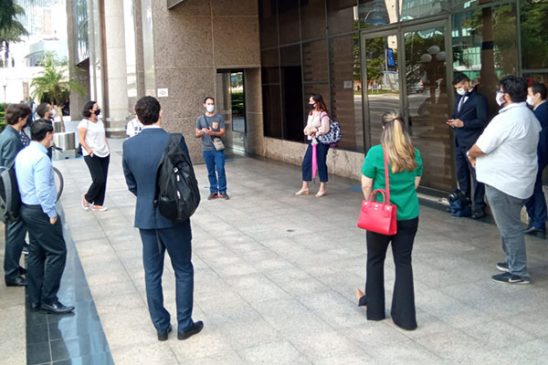 Paralisação parcial na SEV Faria Lima, no dia da negociação entre o Comando Nacional e a Fenaban, aponta que a prioridade deve ser a vida e não as metas