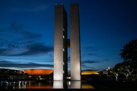 Emendas Parlamentares pedem inclusão dos bancários no grupo prioritário para vacinação contra covid-19