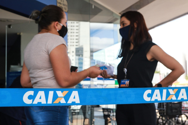 Gestão da Caixa desrespeita empregados e age de má-fé ao pagar a PLR Social, afirma presidente da Fenae