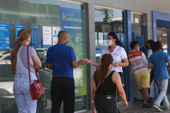 Parlamentares apresentam novas emendas para incluir bancários como prioridade na vacinação