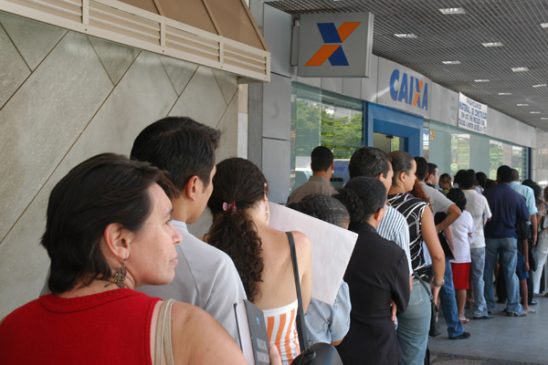 Desinformação, falta de planejamento e de organização geram novas filas em agências da Caixa