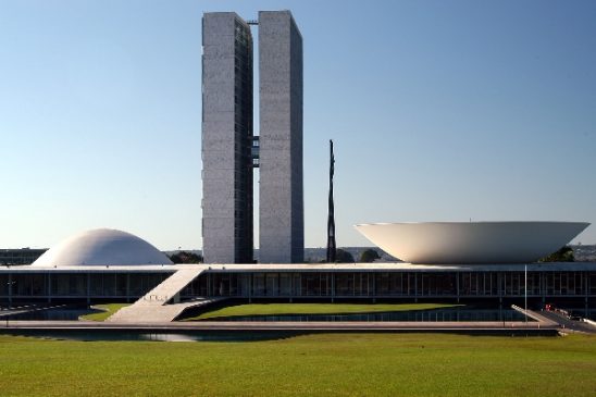 Privatização da Eletrobras, um golpe contra os interesses nacionais, enfrenta resistências na sociedade