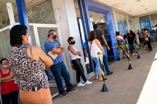 Após pressão de entidades, Caixa anuncia novas contratações